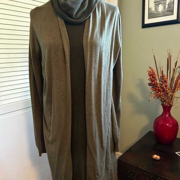 Sweater dress, razor back, with matching cardigan. Olive tones. No tags. - Picture 6 of 7